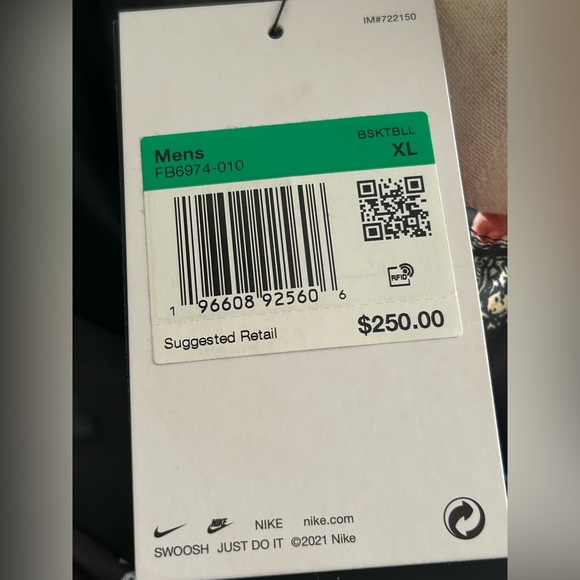 Nike LeBron thermal down filled Men’s XL Jacket - Picture 4 of 11